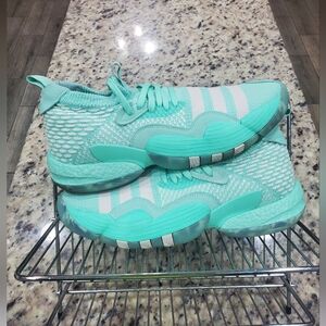 Adidas Trae Young 2 (EUC)